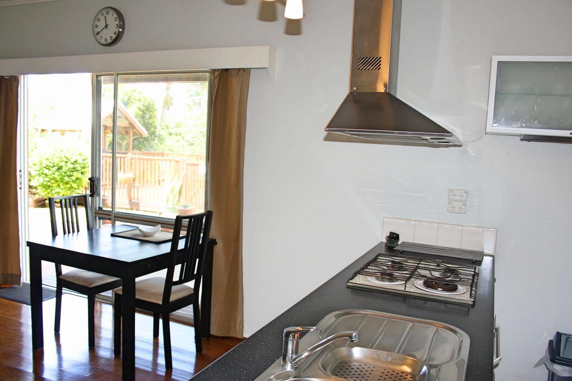 Hideaway Retreat Hotel Бернт Пайн Екстериор снимка
