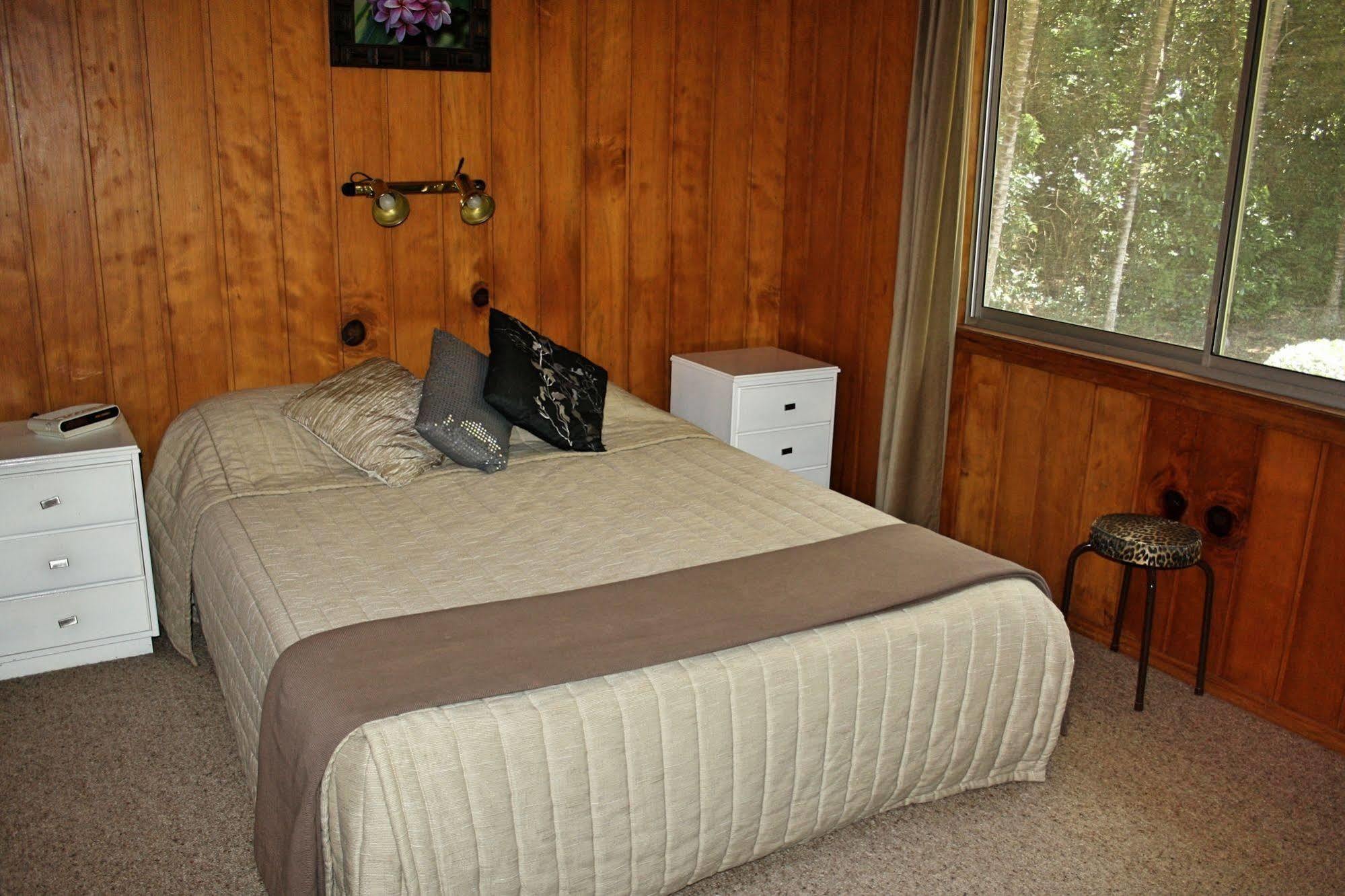 Hideaway Retreat Hotel Бернт Пайн Екстериор снимка